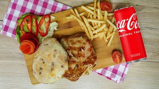 Punjeno belo 300g + pomfrit +  Coca-Cola 0.33l