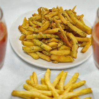 Домашни пържени картофи овкусени по Ваш вкус (250г)