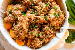 Riso con costolette di maiale e taro