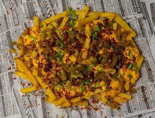 Frytki z sosem cheddar + jalapeño
