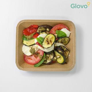 Салата с печени зеленчуци