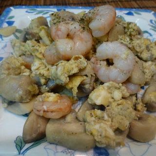 Revuelto de champiñones y gambas 