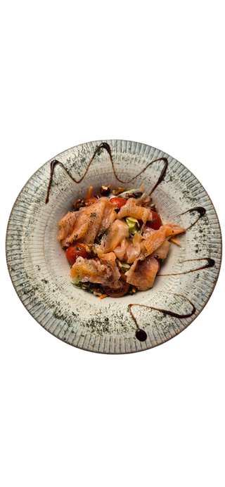 Salata sa dimljenim lososom