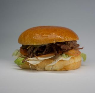 Бургер з яловичиною