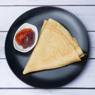 Slatka palačinka sa marmeladom