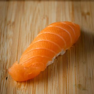 Salmon Nigiri // Nigiri de Salmón