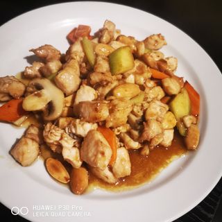 Pollo con almendras