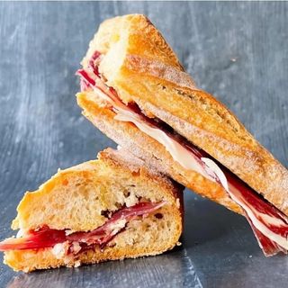  BOCADILLO SERRANITO DE LOMO 