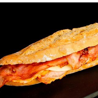 Bocadillo de beicon queso
