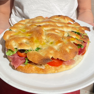 Pane arabo al piatto 