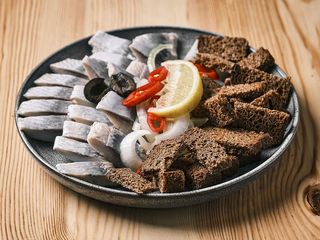 Оселедець з цибулею (150/50/100g)