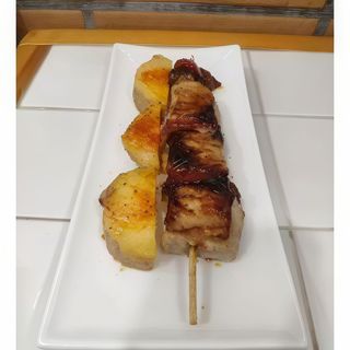 2 brochetas de atún