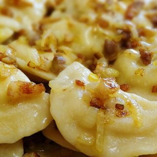 Пельмені зі шкварками 