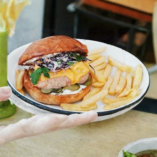 БУРГЕР CHICKEN(305г/125г)