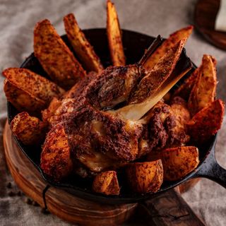 კანჭი აჯიკით