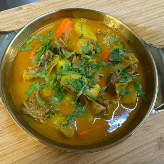 Curry de Entraña con patata y zanahoria
