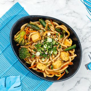 Wok Vegan udon in sos Sweet Hoisin