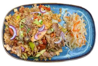 139.Ryż smażone rozmaitości z mięsem