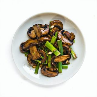 195 Funghi e bambù saltati