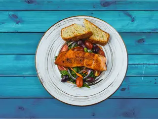 Sałatka z łososiem 450g