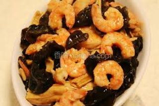 110. Gambas Con Hongos Chinos