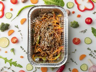 Соба  с куриной грудкой и овощами