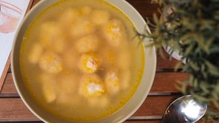 Pileća supa sa krompir njokama