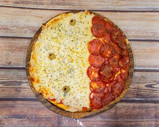 Pizza 4 Quesos (Mitad)