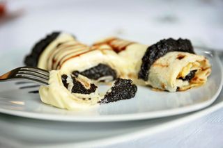 Clătite cu mac și sos de vanilie - 2buc.