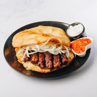 Ćevapi -  u lepinji i luk