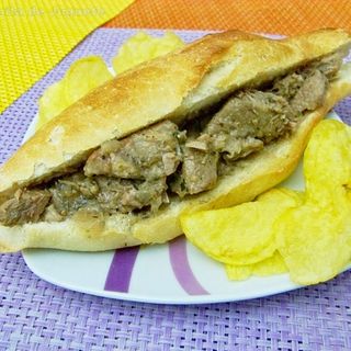 BOCADILLO CARNE EN SALSA