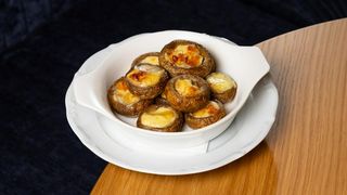 გამომცხვარი სოკოს ქუდები სულგუნით 300 გრ