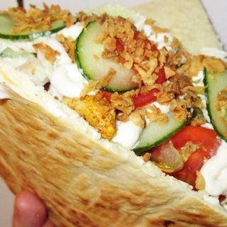 Kebab w chlebie tureckim  200 g mięso kebab