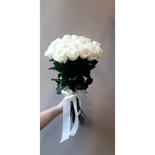 Buchet cu 11 trandafiri albi
