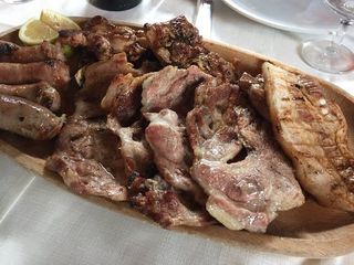 137. Misto di carne alla piastra