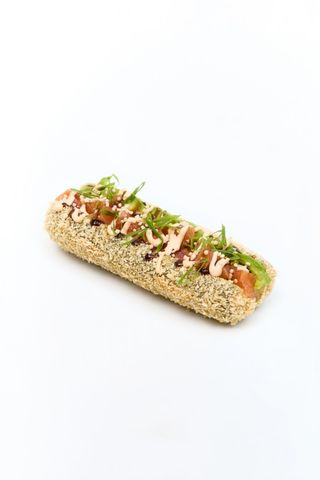 Рол-дог з лососем та авокадо