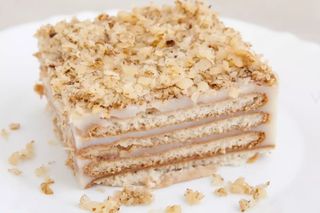 Домашна бисквитена торта