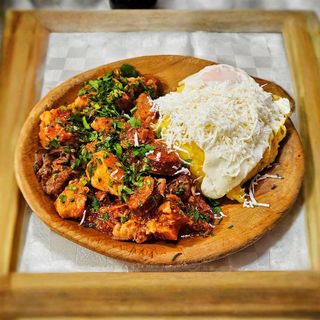 Tochitura cu mamaliguta si ou