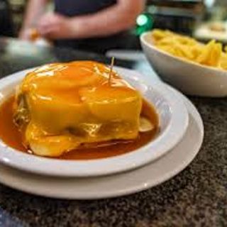Francesinha de Frango Panado 