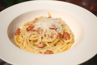 ბუკატინი კარბონარა იტალიური პანჩეტათი