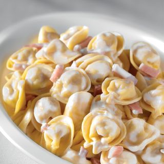 Tortellini cu smantana si sunca