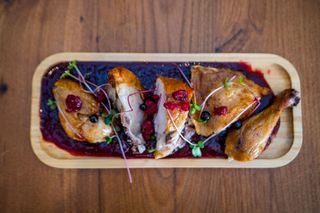 წიწილა მაყვლის სოუსით