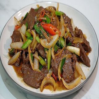 Beef with spring onions