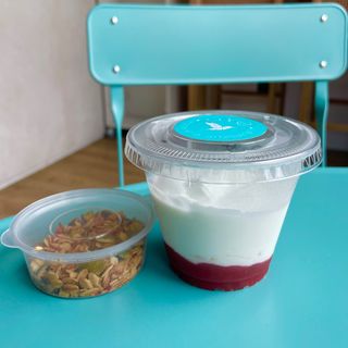 Yogurt & granola