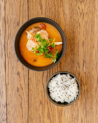 ტომ-იამი კრევეტებით და ბრინჯით / SHRIMP TOM YUM WITH RICE