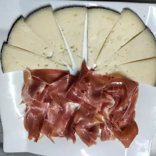 Tapa De Jamón Y Queso