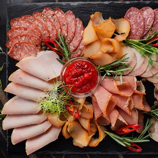 М'ясні делікатеси власного виробництва