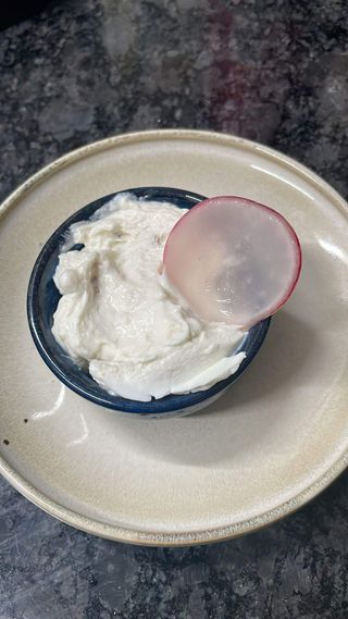 Sos de iaurt cu usturoi copt