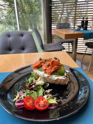 Разядка с Пушена Сьомга, Филаделфия Мус, Каперси и Авокадо