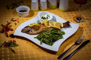 Pastrav cu fasole pastai si mujdei